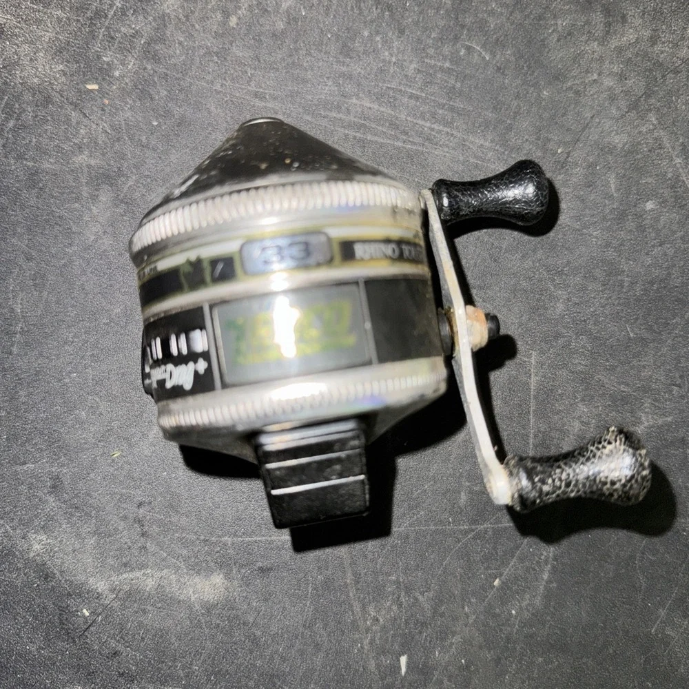 Vintage ZEBCO 33 RHINO TOUGH FISHING REEL MADE IN USA Spincast
